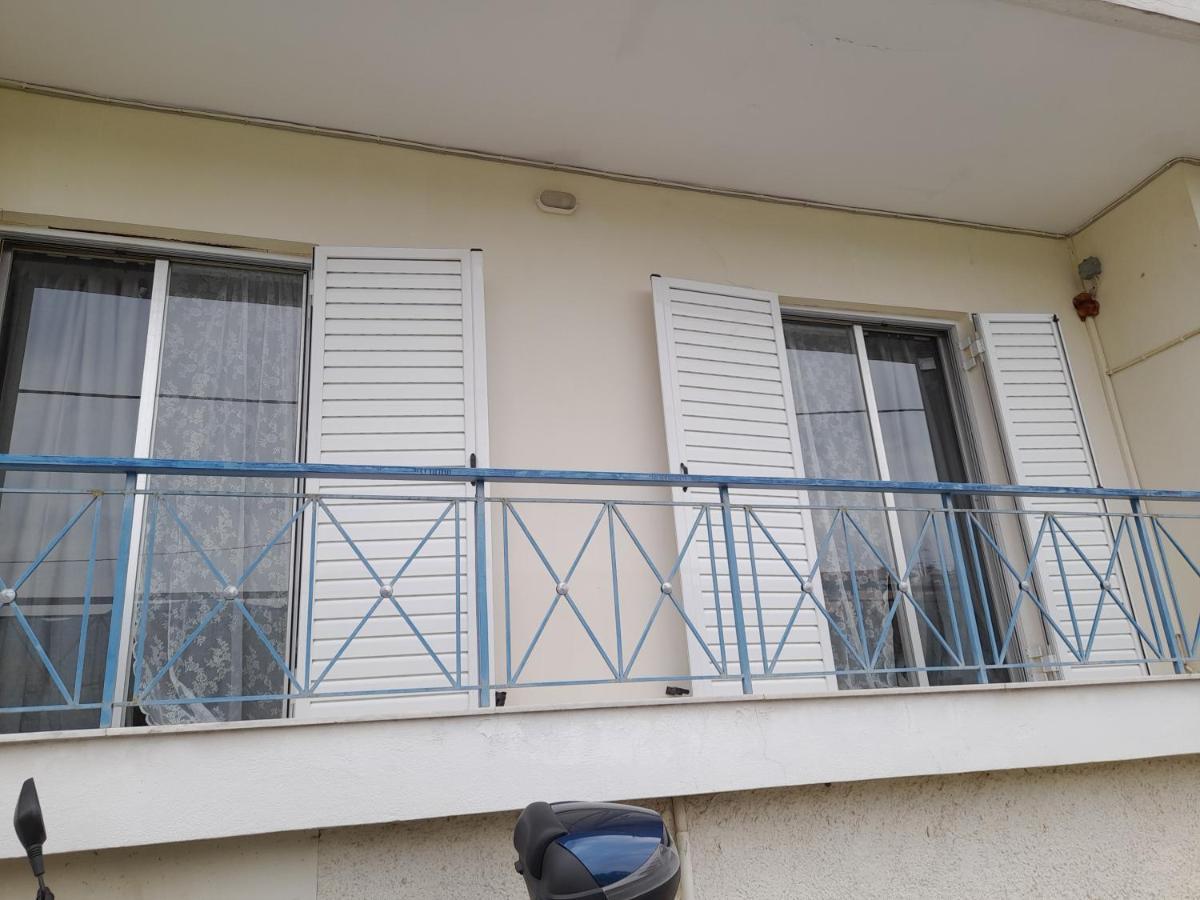 Irinis Apartment In كالاماتا المظهر الخارجي الصورة