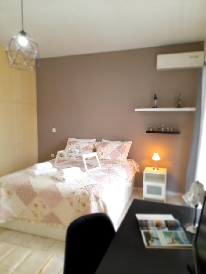 Irinis Apartment In كالاماتا المظهر الخارجي الصورة