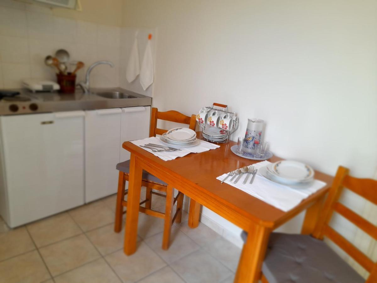 Irinis Apartment In كالاماتا المظهر الخارجي الصورة
