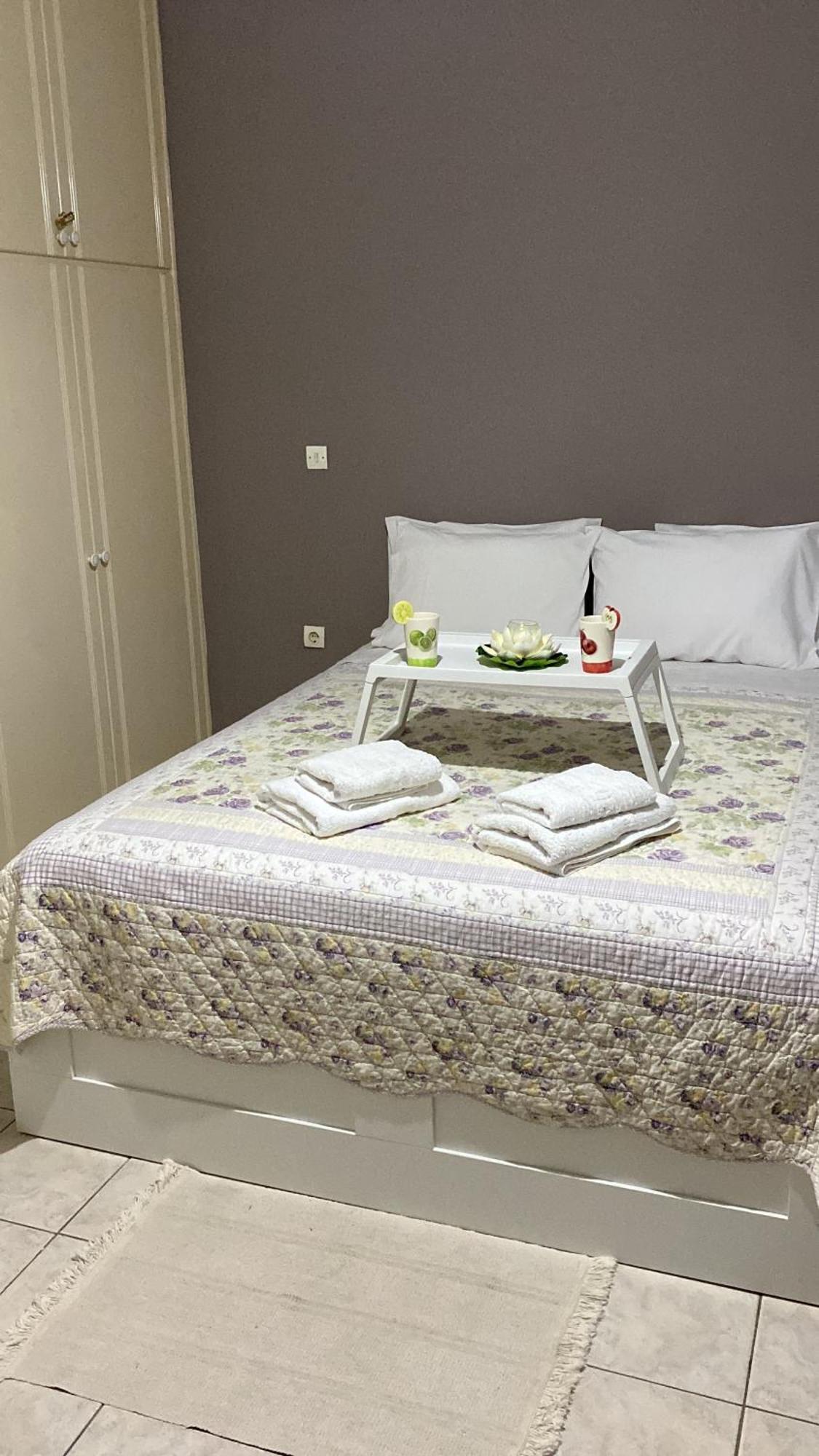 Irinis Apartment In كالاماتا المظهر الخارجي الصورة