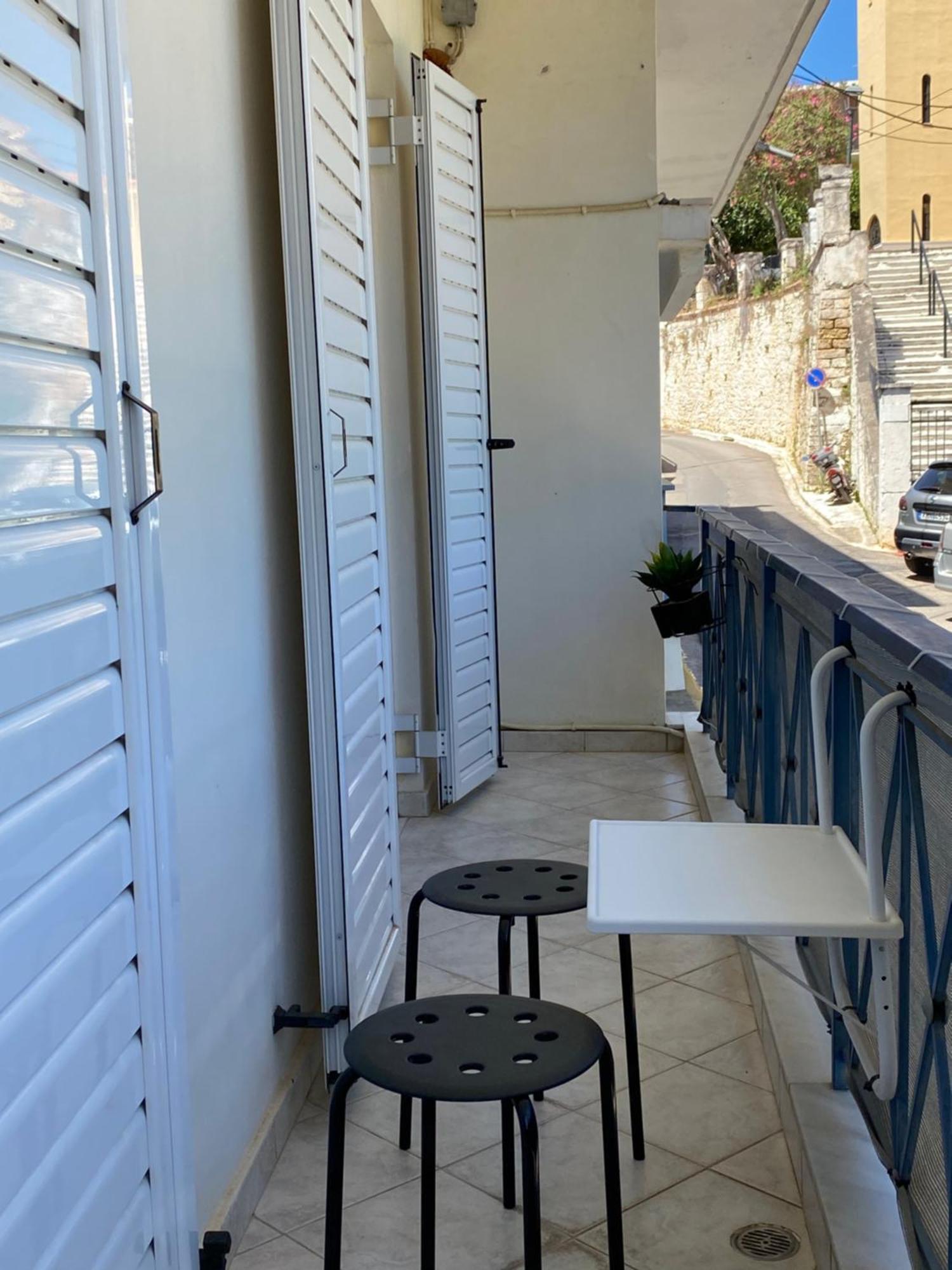 Irinis Apartment In كالاماتا المظهر الخارجي الصورة